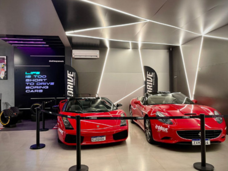 Carros esportivos vermelhos na U Drive Exotic Cars